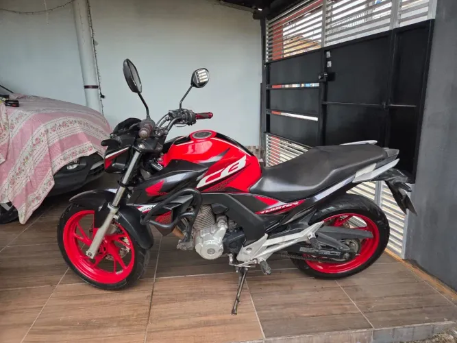 Vendo Moto Honda CB250 Twister CBS