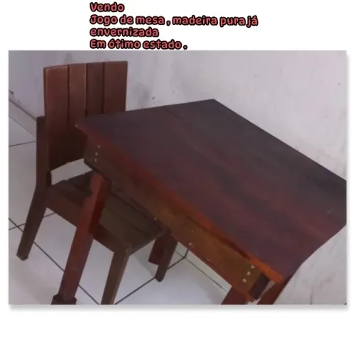 Jogo de mesa madeira pura , já envernizada.