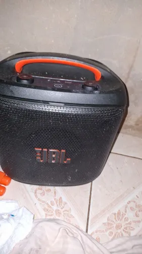 Caixa jbl nova 1 mês de uso