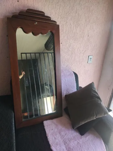 Vendo espelho antigo de madeira maciça