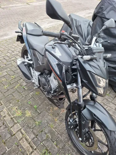 VENDO HONDA CB 300F 2024/2025