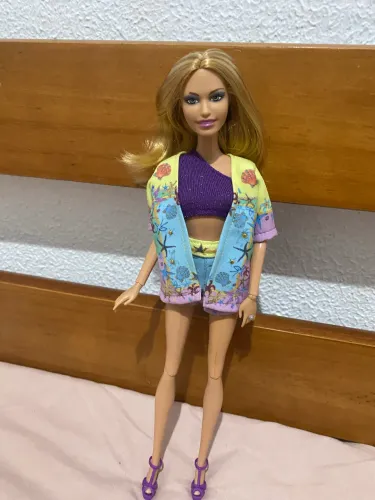 Boneca Summer articulada antiga