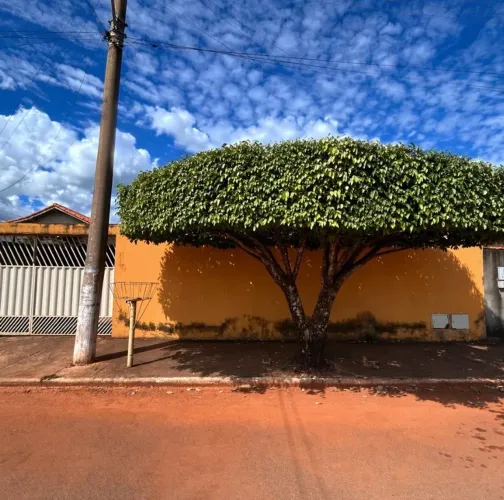 Casa à venda em setor comercial