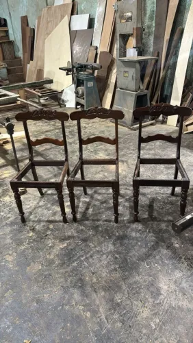 Antigo jogo de cadeiras Jacarandá. 