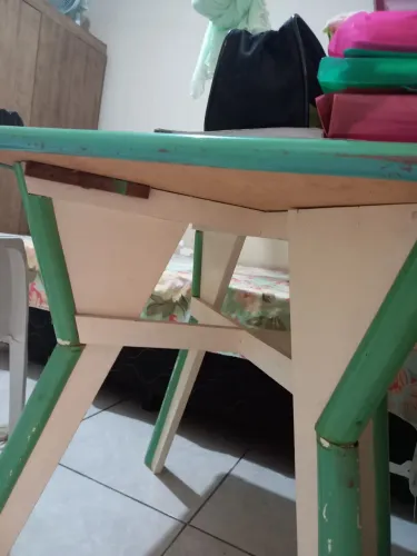 Mesa de madeira resistente