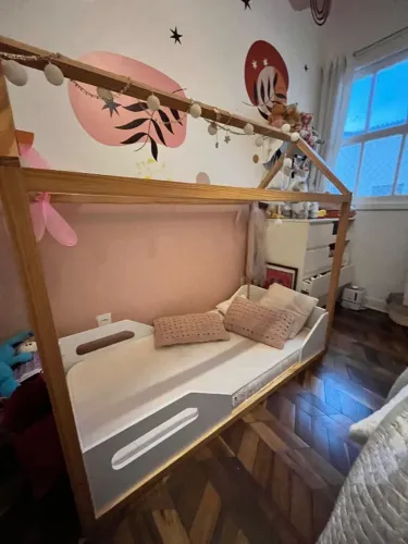 Cama montessori de casinha
