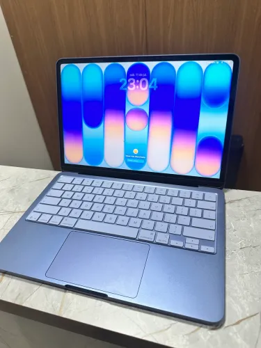 MacBook Neo Impecável