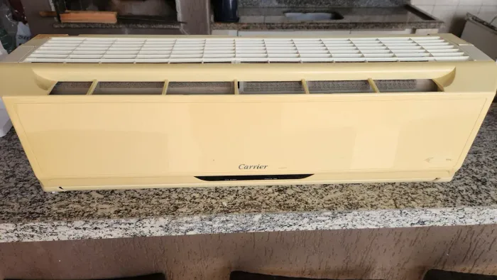 Ar-Condicionado Carrier 12.000 BTUs Quente/Frio - Usado