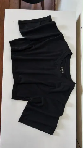Blusa cropped larga preta