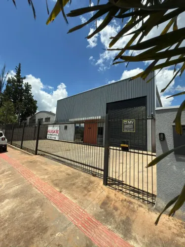Imóvel para aluguel tem 457 metros quadrados em Parque Industrial Bandeirantes - Maringá -