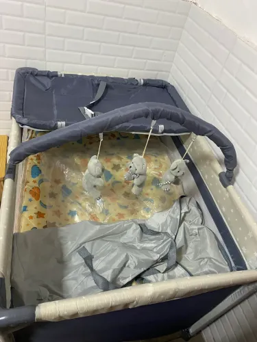 Berço portátil chiqueirinho com trocador, mosquiteiro, ursinhos já incluso colchão 