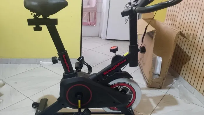 Vende-se bicicleta ergométrica semi-nova