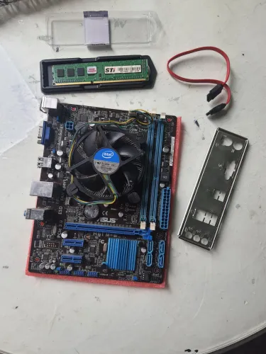 Placa mae Asus+ processador i3 com ddr3 4gb