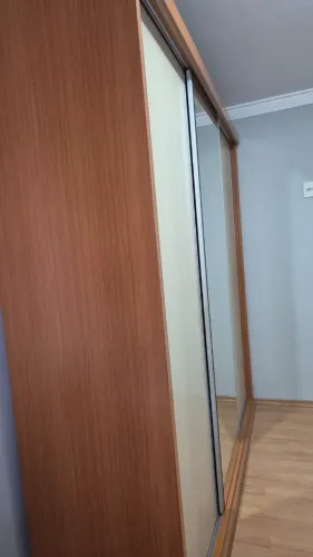 Guarda roupa 3 portas  1 de vidro