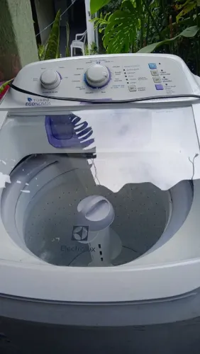 Máquina de lavar com defeito! Câmbio travado. Pés danificado!
