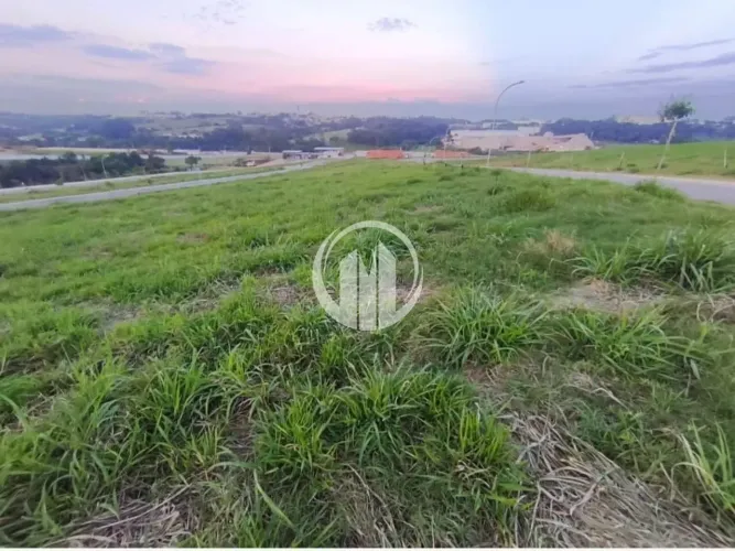 Terreno á venda com 250m² com excelente localização no Condomínio Applausi Vill