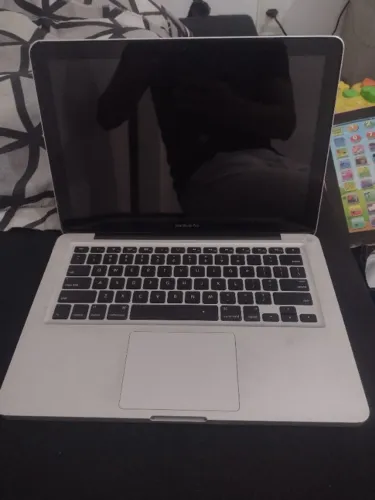 MacBook pro 2011 modelo A1278 i3 1 Tb hd 4 de memória
