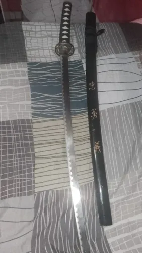 Vende-se katana por R$ 140 reais