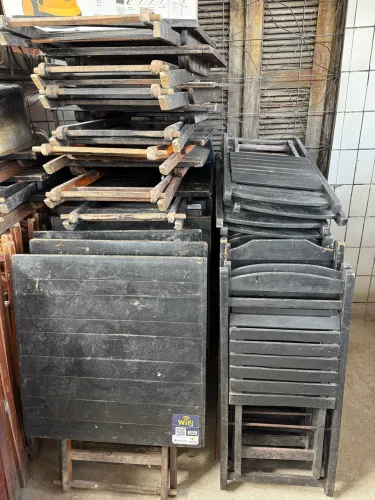 Conjunto de mesa com cadeira