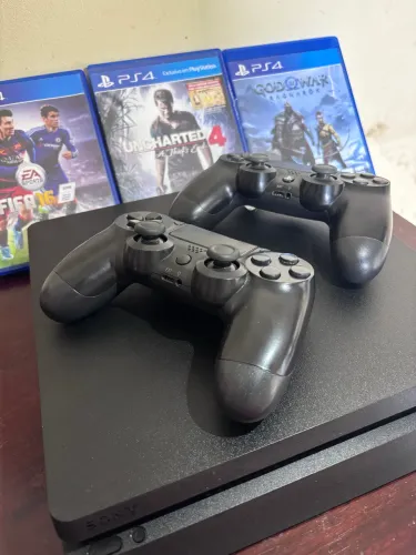 PS4 SLIM - 3 jogos CD