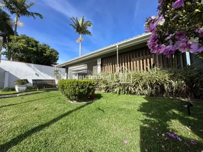 Casa AMPLA mobiliada 4 dorm 2 suítes próxima centro Criciúma ACEITA imóvel de maior valor