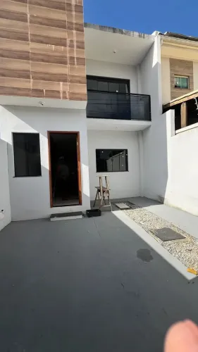 Casa Triplex recém construída na Rua Porto Velho, com espaço para área de lazer, em Novo H