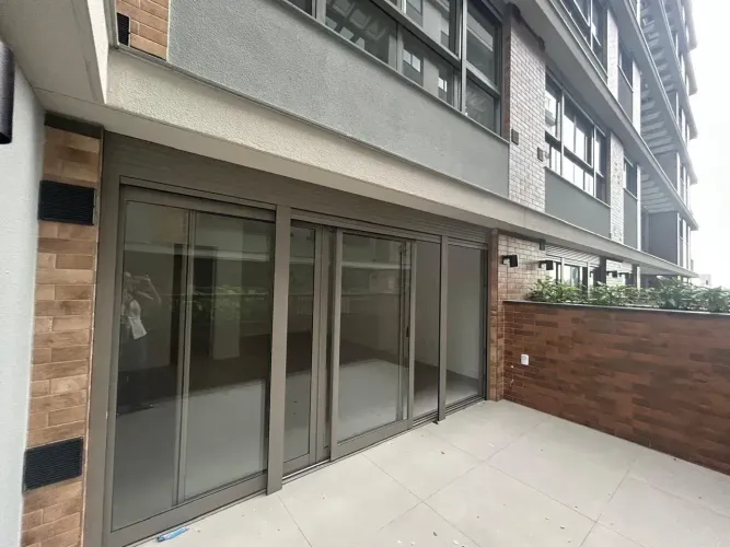 Apartamento 1 dormitório e terraço, à venda, 44 m², no bairro Estreito em Florianópolis -