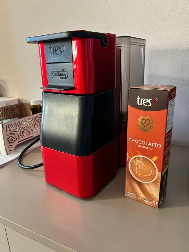 Máquina cápsula 3 corações SEMINOVA! Cafe, chá e espresso. Acompanha caixa de cápsulas.