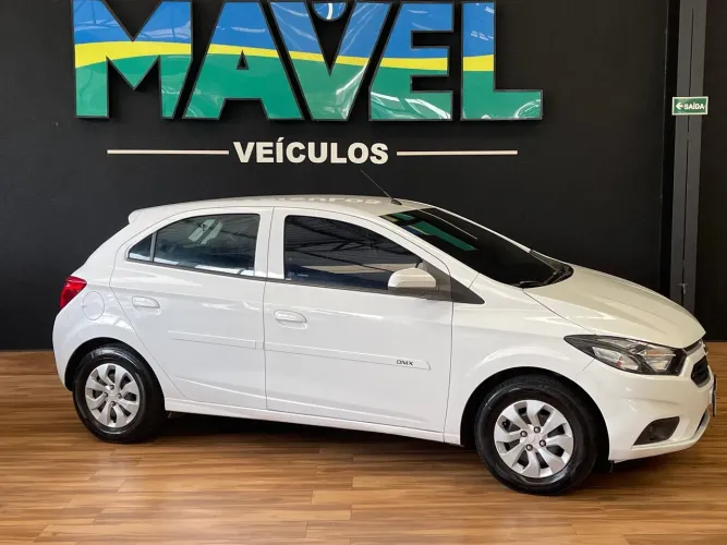Chevrolet Onix Hatch 1.0 12V Flex Mec. 4P 2015