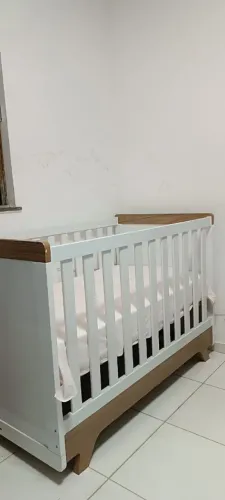 Berço,  compouco marcas de uso, vira caminha acompanhando crescimento  do bebê 