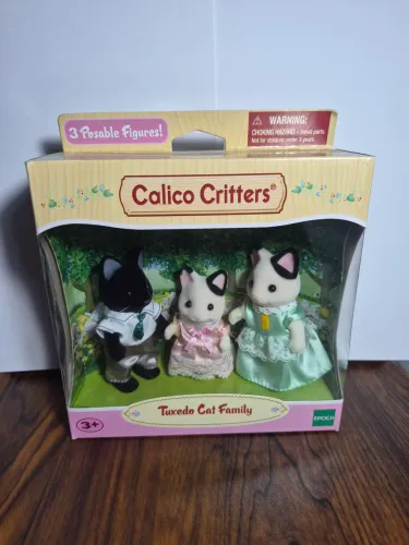 Sylvanian Families Tuxedo Cat Família Versão Calico Critters