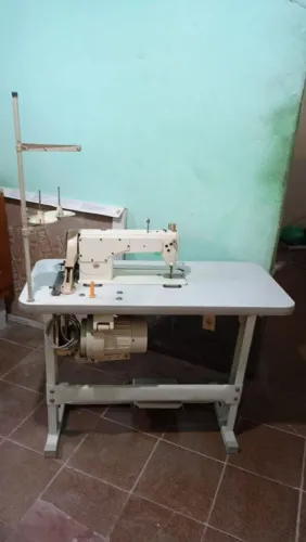 Máquina de costura industrial (modelo reta)
