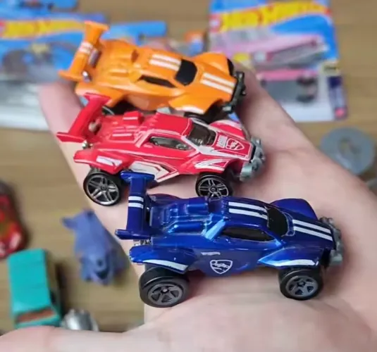 Estou a procura desses carrinho hot wheels, octane rocket league