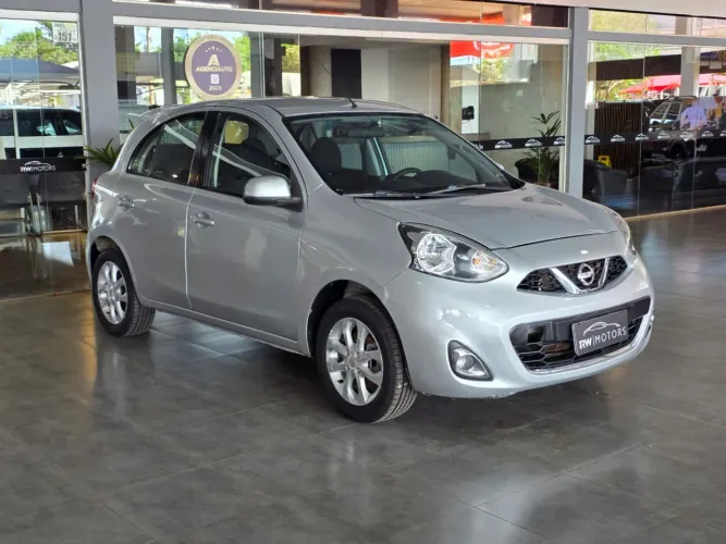 Nissan March SV 1.0 12V Flex 5P 2015