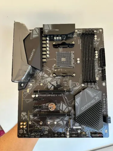 Placa mãe Gigabyte B550 Gaming X V2, AMD AM4, ATX, DDR, RGB, NOVA.