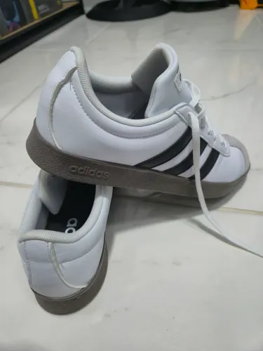 Tênis adidas branco