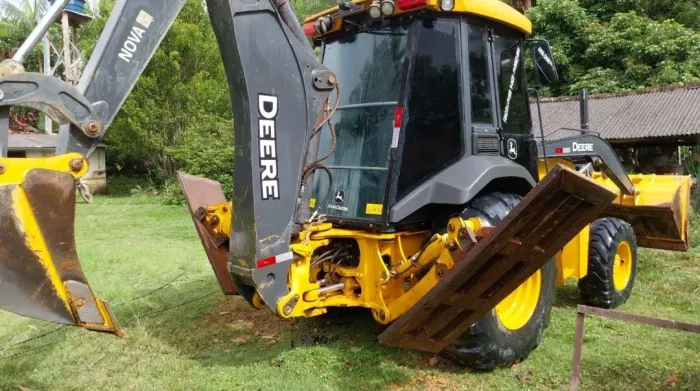 Retroescavadeira jondere dere 310L ano 2023.valor 350 mil  .