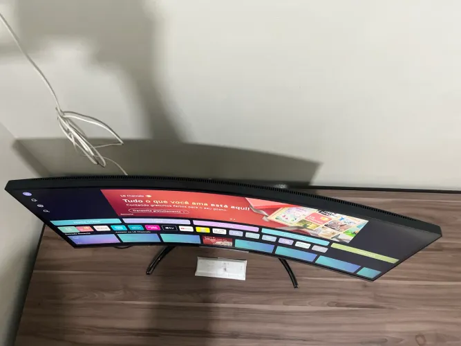 Monitor curvo