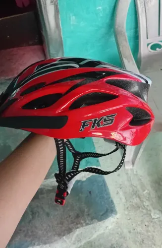 Vende se capacete de ciclismo pouco usado 60 reais