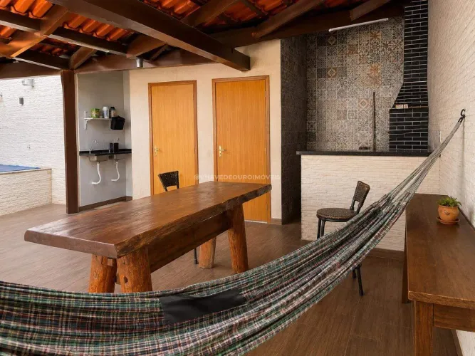 Casa à Venda no bairro Tancredo Neves.