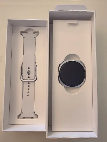 Samsung Galaxy Watch 8 (40mm)-PRATEADO
