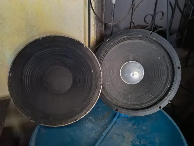 Vendo quatro alto falante w.p.u de 15 polegadas 450 watts foncionando normalmente