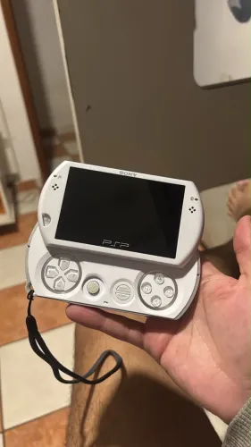 PSP GO Pearl White