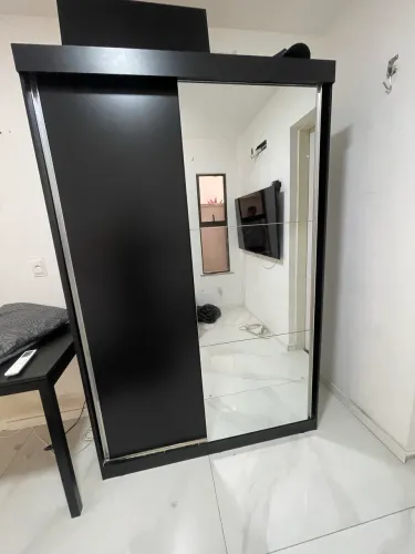 Guarda roupa solteiro com espelho 