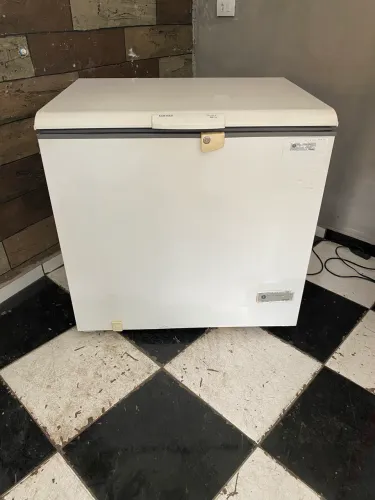 Vendo freezer 01 porta 127 volts 311 litros funcionando perfeitamente