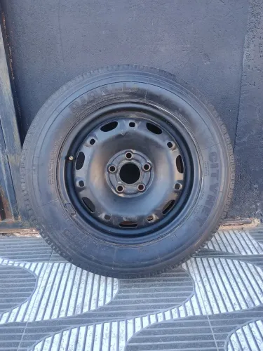 Pneu Pirelli 175/70 R14 Semi-Novo - Roda 5 Furos