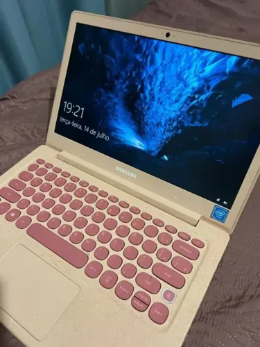 Notebook Samsung F30 Rosa 13.3" Intel Celeron 4GB/64GB Windows 10- Incolor