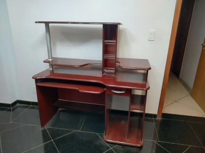 Urgência em vender.. Estante...
