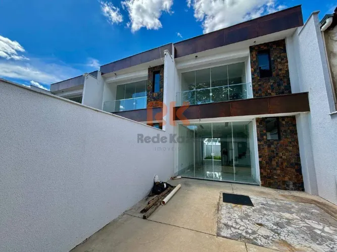 Casa à Venda - 3 Quartos (1 Suíte), 145m² - Santa Amélia