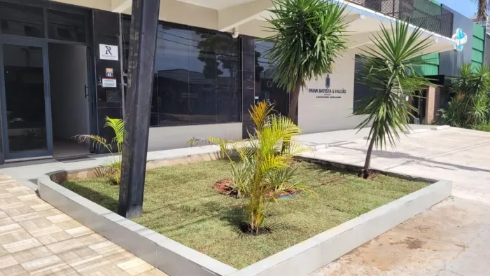 Salas comerciais,com sanitário e sacada. R$ 900,00 a R$ 1.300,00